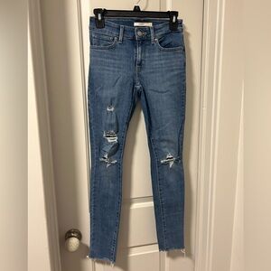 Levi's 711 Skinny Jeans